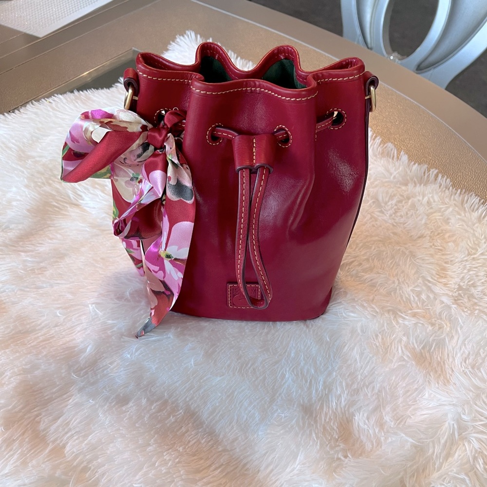 Authentic Dooney & Bourke Mini Bucket Style Handbag. EUC